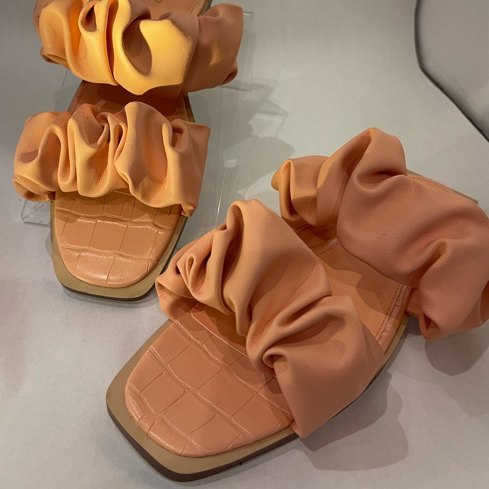 Lovely Circus by Sam Edelman Iggy Malibu Peach Ruffle Sandals- Size 8